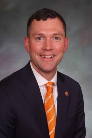 HEADSHOT Chris Hansen